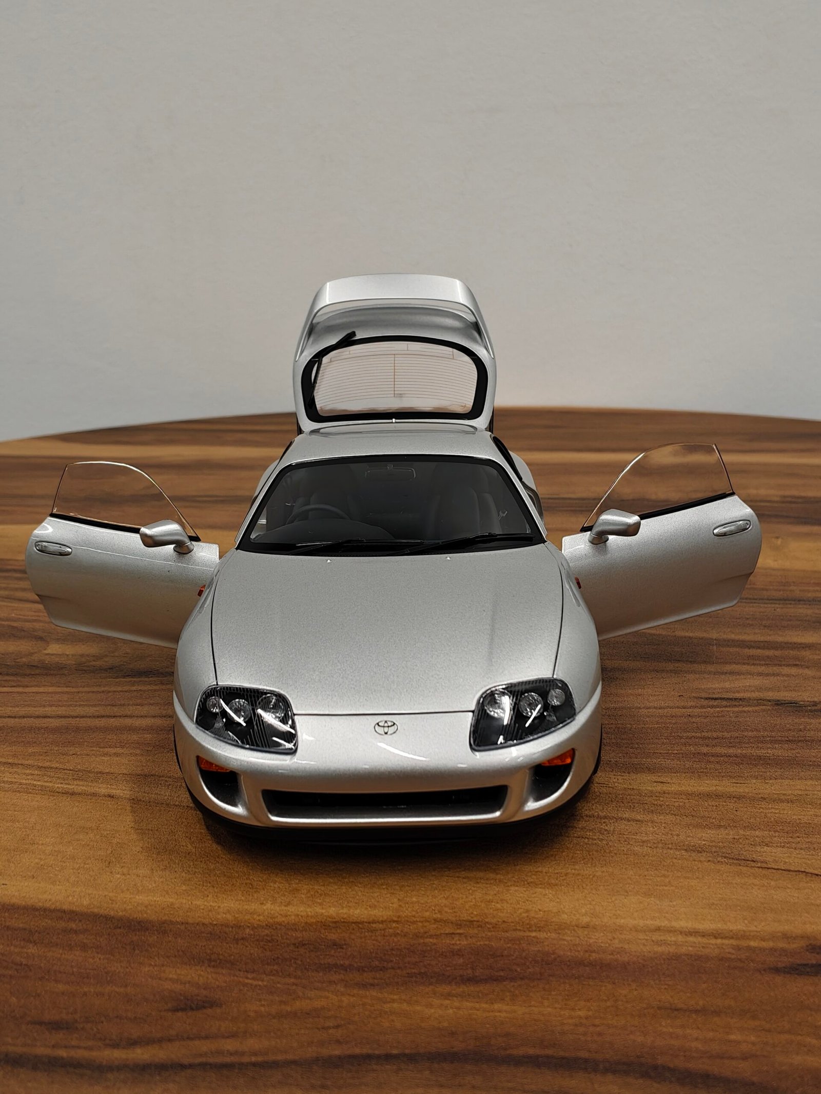 Toyota Supra A80 (Silver) 1:18 - Image 3