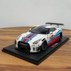 LB-WORKS NISSAN GT-R R35 (WHITE/BLUE/RED) 1:18