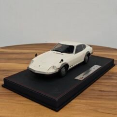 Nissan Fairlady 240ZG (HS30)1971 (Grand prix White) 1:18