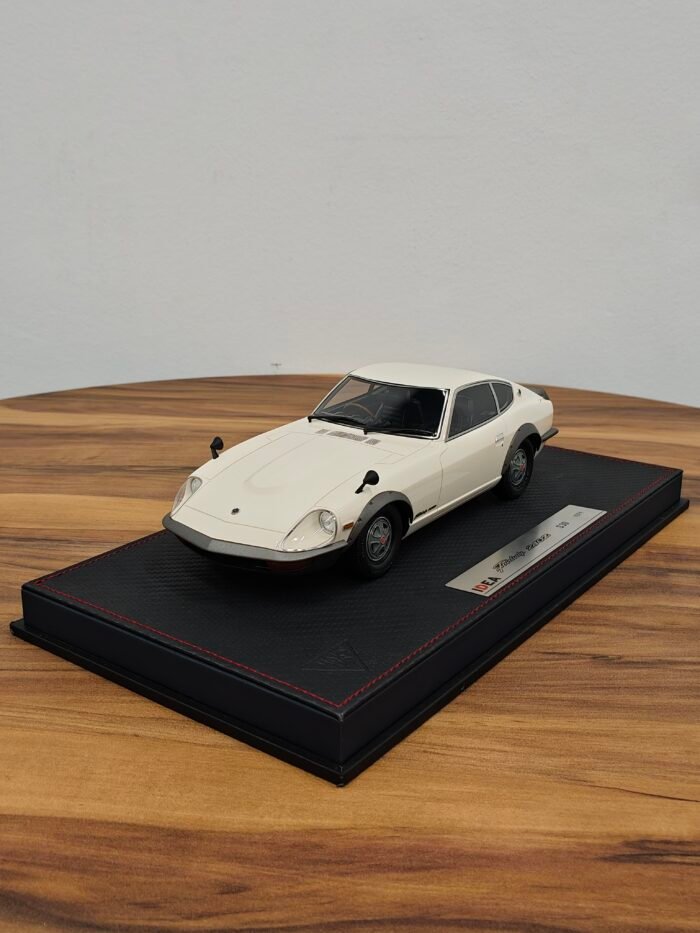 Nissan Fairlady 240ZG (HS30)1971 (Grand prix White) 1:18