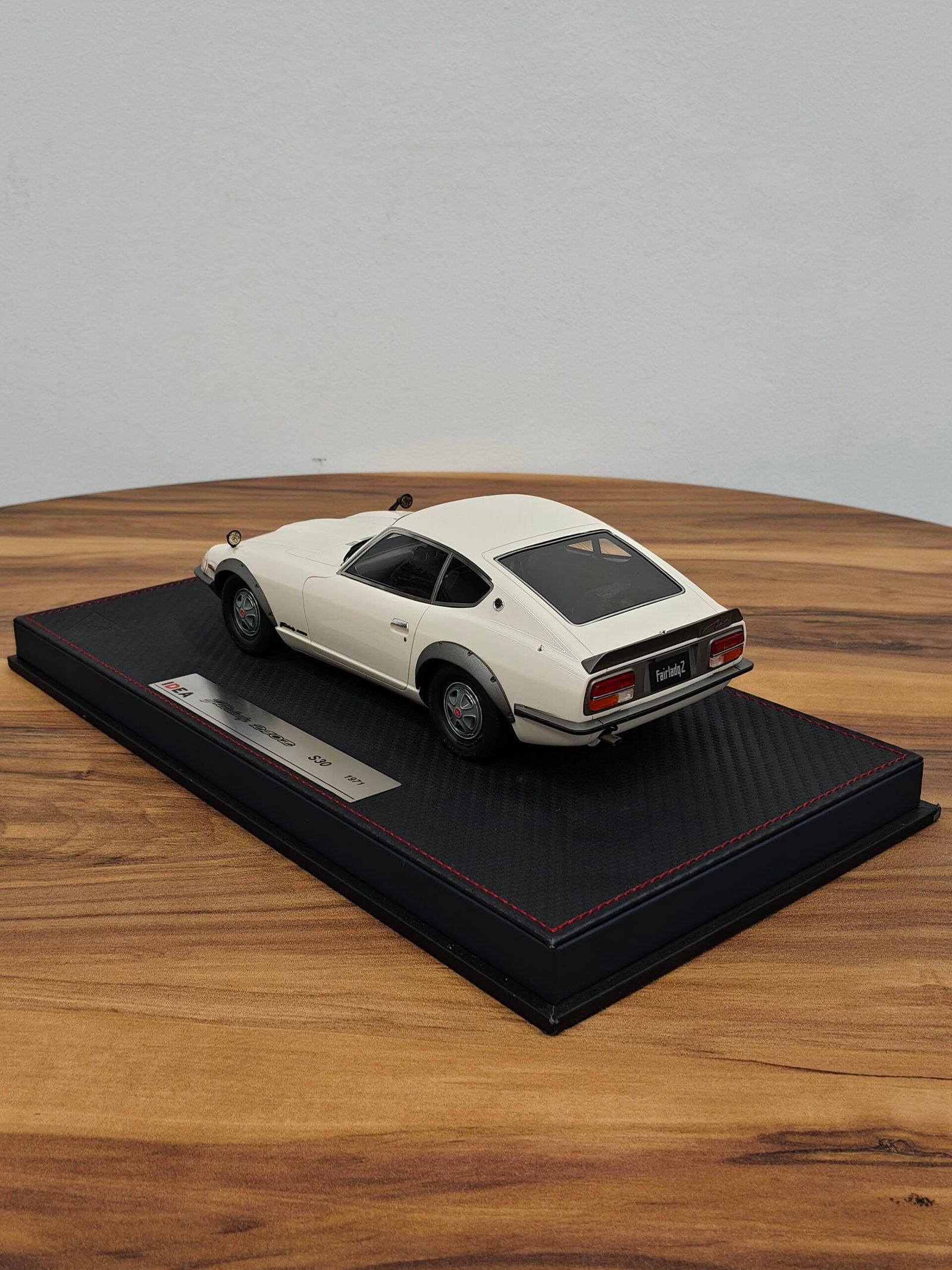 Nissan Fairlady 240ZG (HS30)1971 (Grand prix White) 1:18 - Image 2
