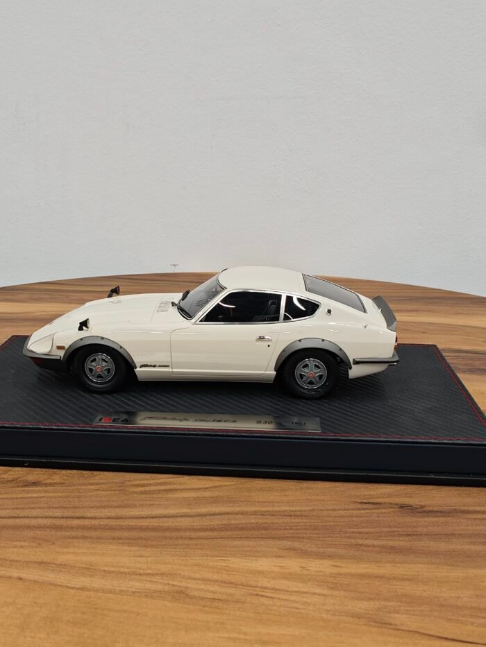 Nissan Fairlady 240ZG (HS30)1971 (Grand prix White) 1:18 - Image 3