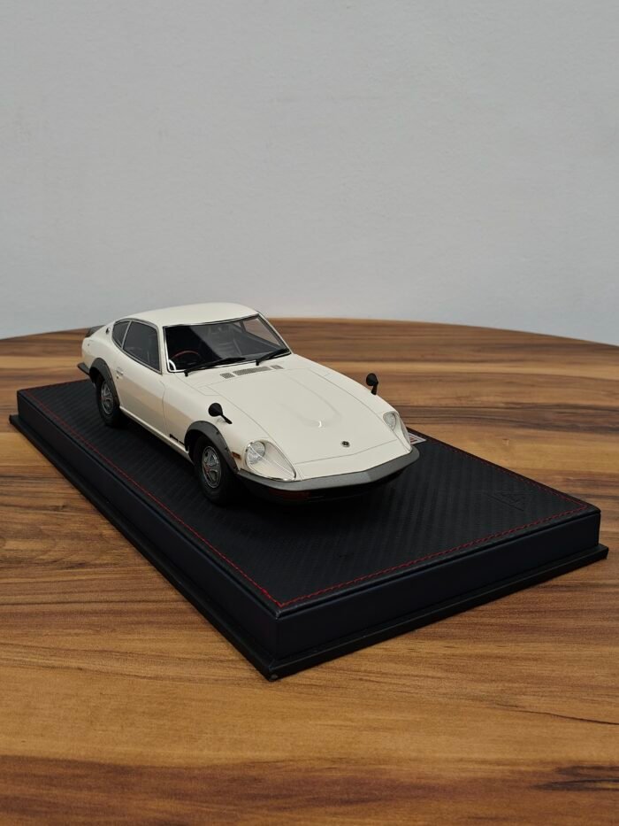 Nissan Fairlady 240ZG (HS30)1971 (Grand prix White) 1:18 - Image 4