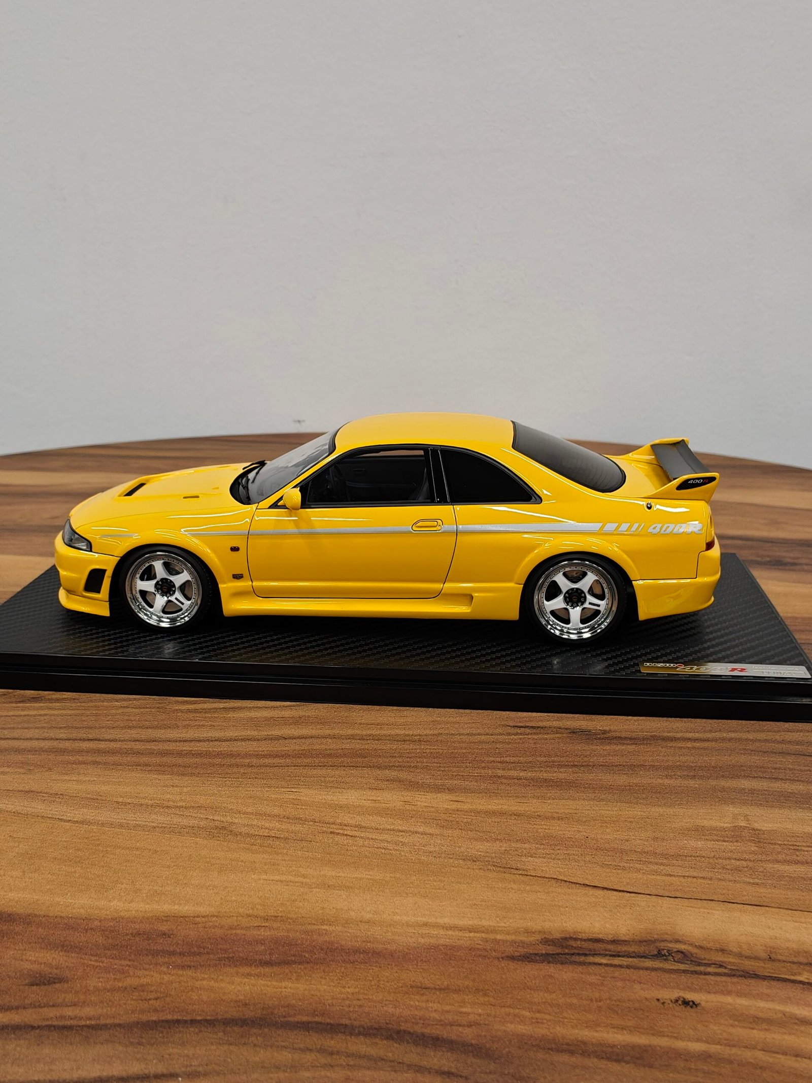 Nissan GT-R Nismo 400R BNR33 (Yellow) Scale 1/18 - Image 3