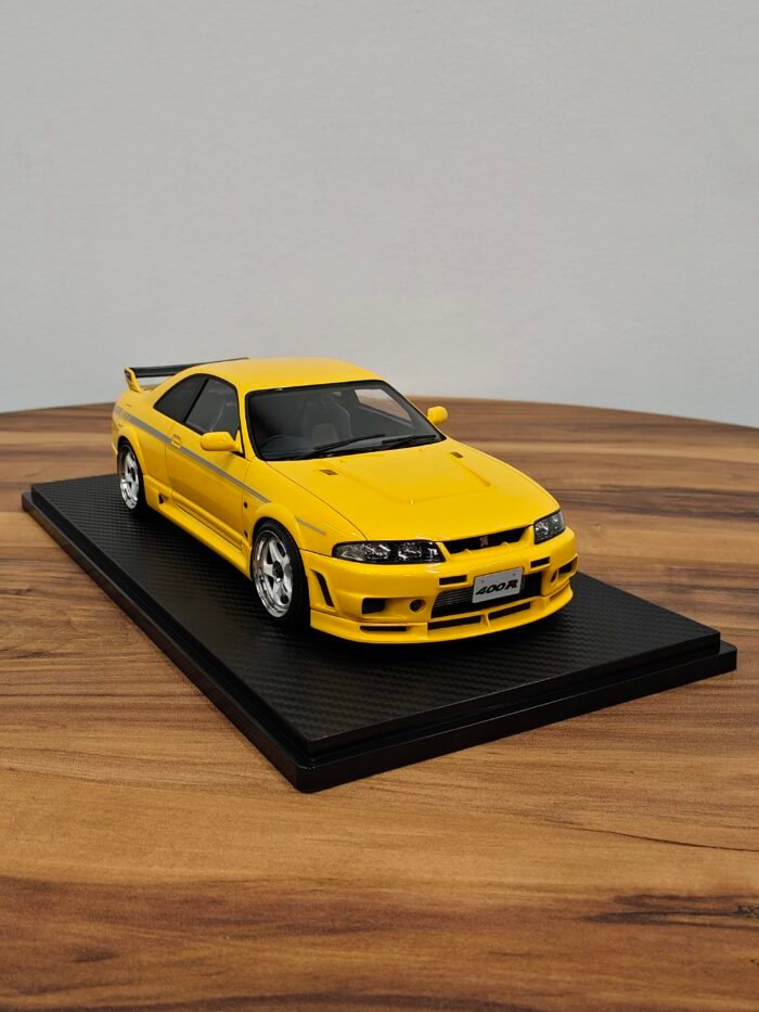 Nissan GT-R Nismo 400R BNR33 (Yellow) Scale 1/18 - Image 4