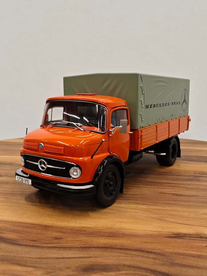 Mercedes-Benz L911 (Orange) Scale 1/18