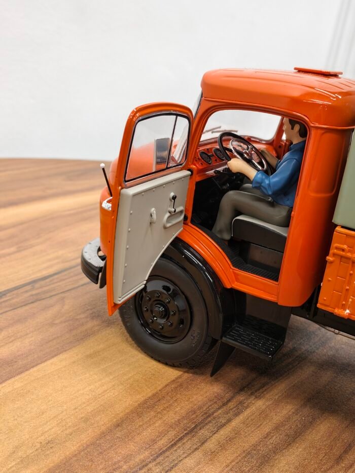 Mercedes-Benz L911 (Orange) Scale 1/18 - Image 5