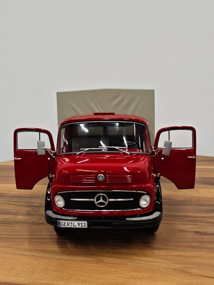 Mercedes-Benz L911 (Red) Scale 1/18 - Image 6