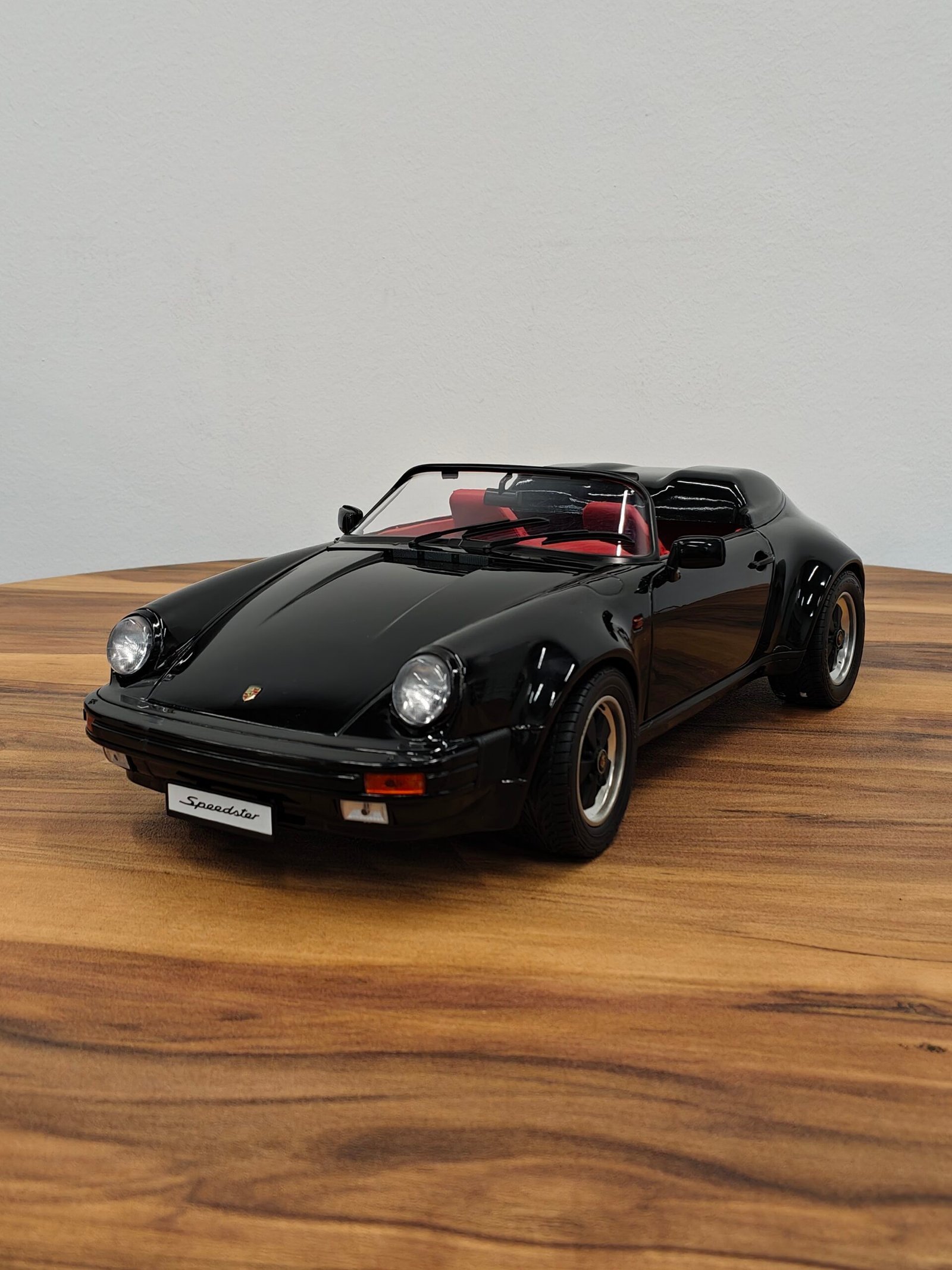Porsche 911 Speedster 1989 schwarz/rot (Black) 1:12