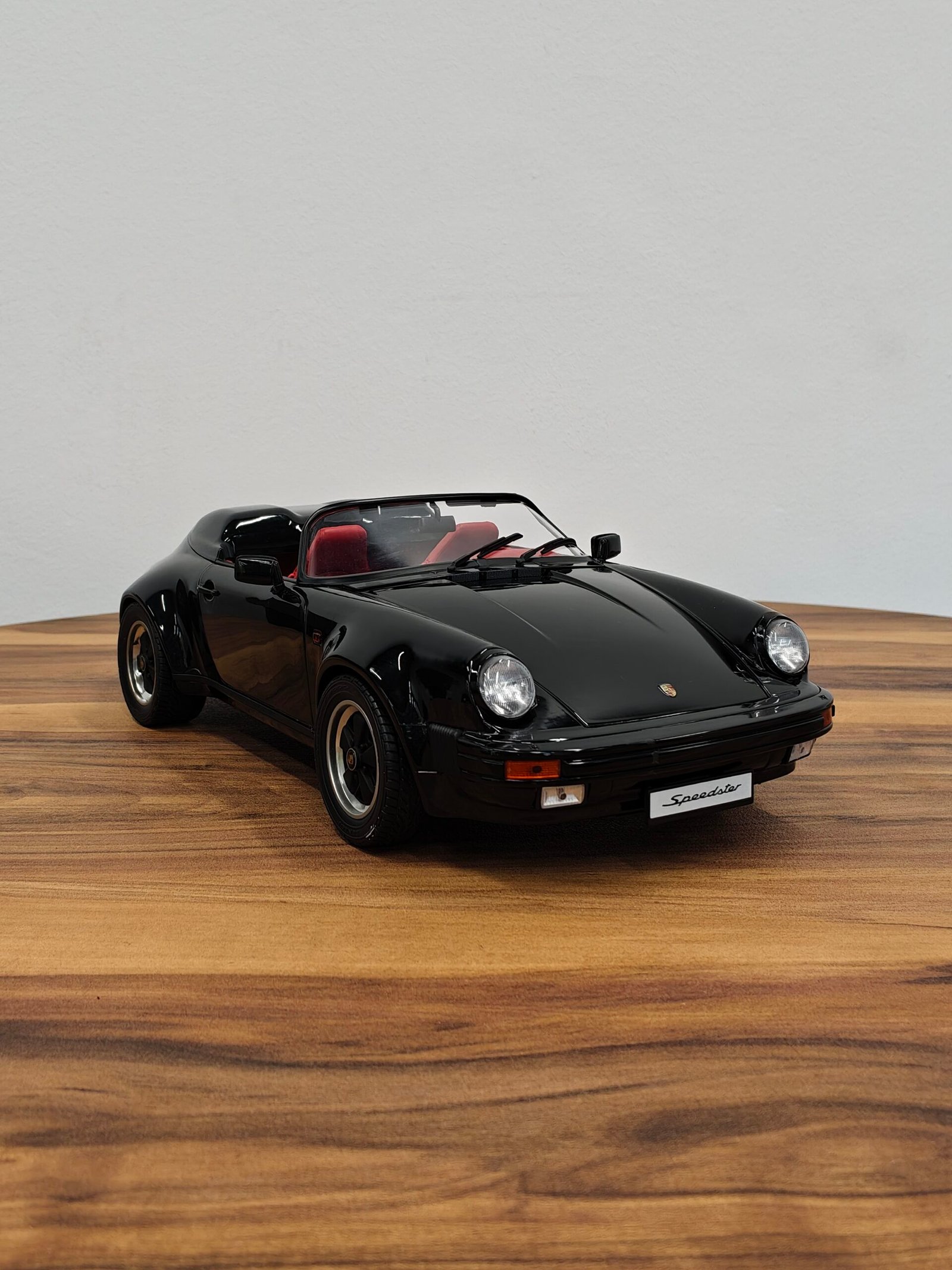 Porsche 911 Speedster 1989 schwarz/rot (Black) 1:12 - Image 4