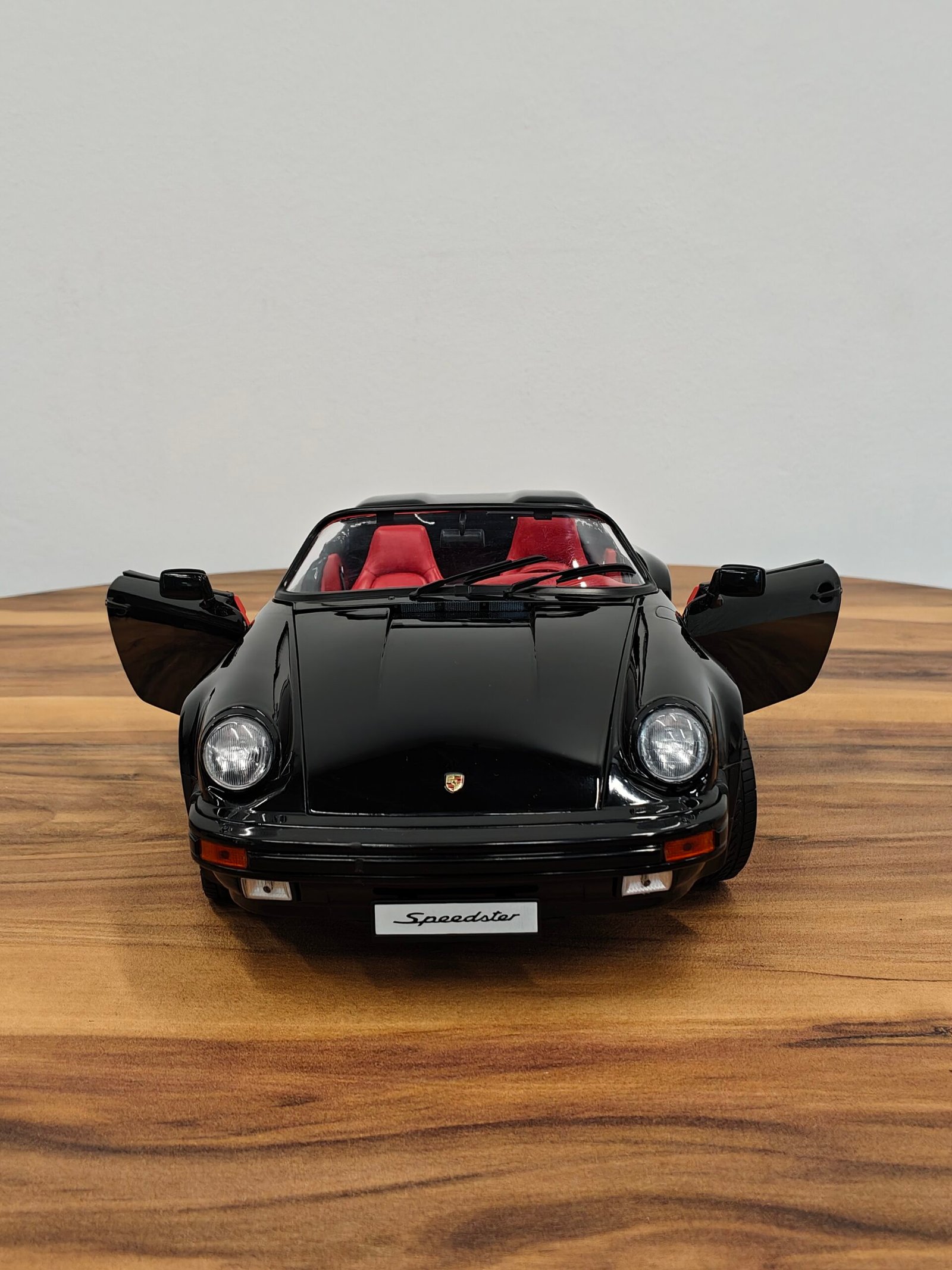 Porsche 911 Speedster 1989 schwarz/rot (Black) 1:12 - Image 7