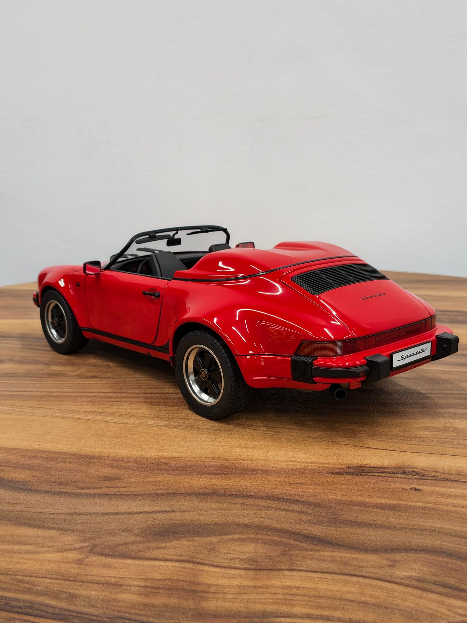 Porsche 911 Speedster 1989 Indischrot/Scharz (Red) 1:12 - Image 2