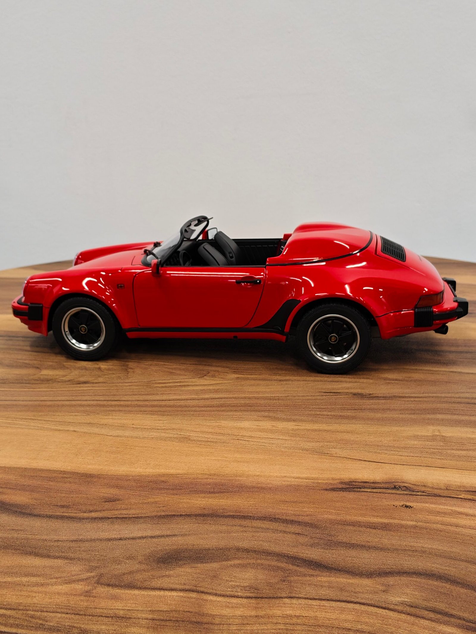 Porsche 911 Speedster 1989 Indischrot/Scharz (Red) 1:12 - Image 3