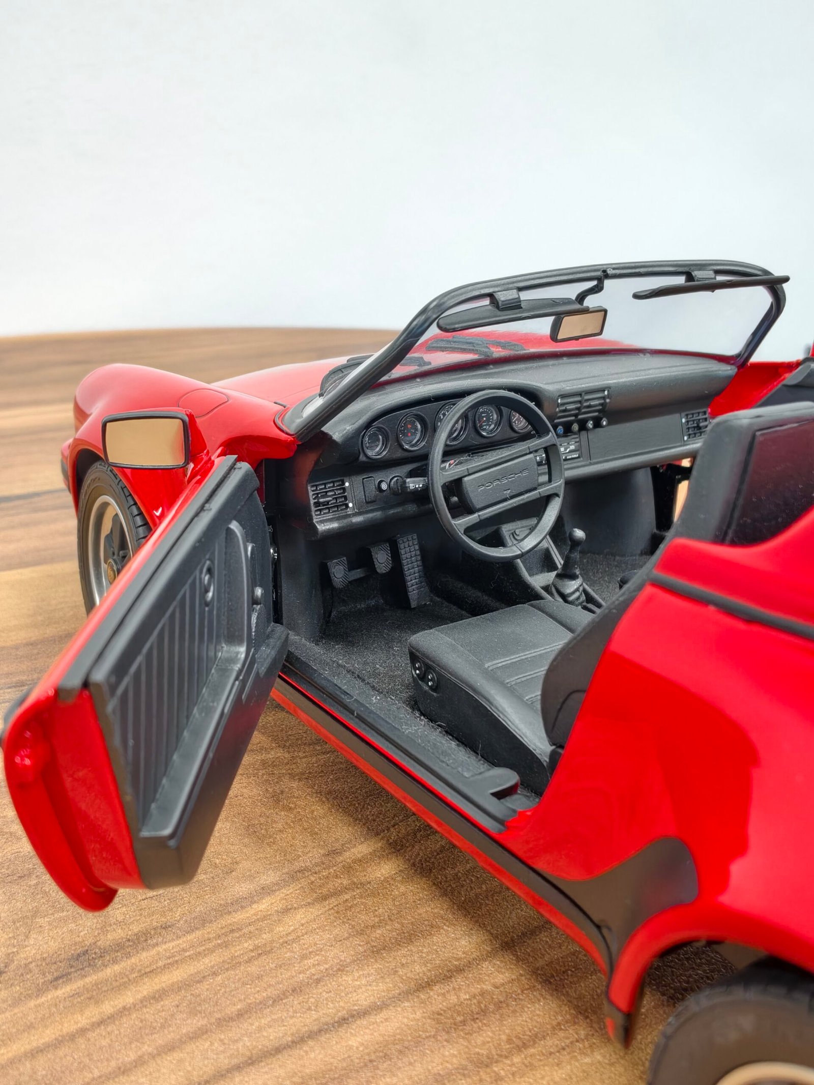 Porsche 911 Speedster 1989 Indischrot/Scharz (Red) 1:12 - Image 5