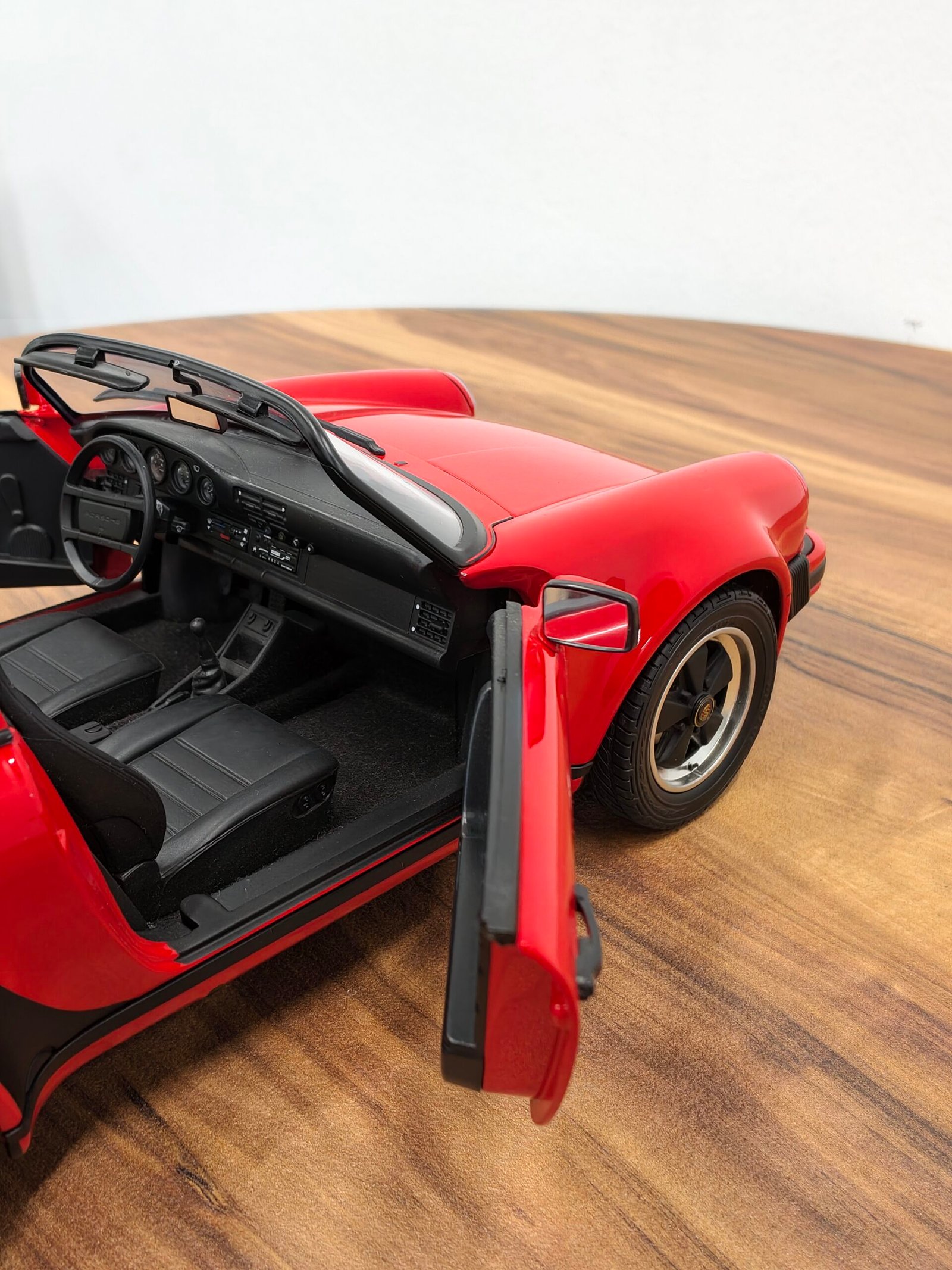 Porsche 911 Speedster 1989 Indischrot/Scharz (Red) 1:12 - Image 7