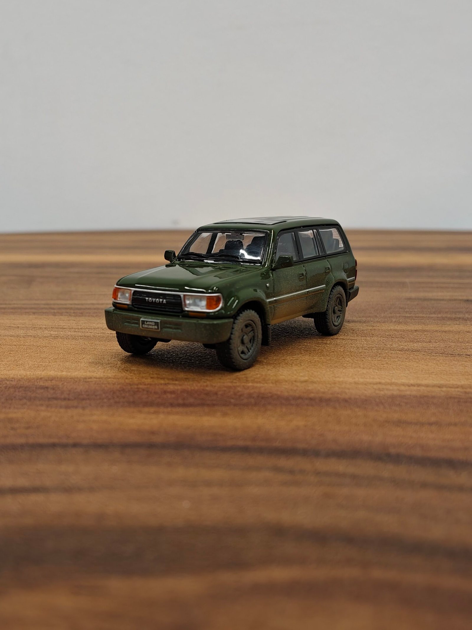 Toyota Land Cruiser LC80 1994 (Green) Scale 1/64