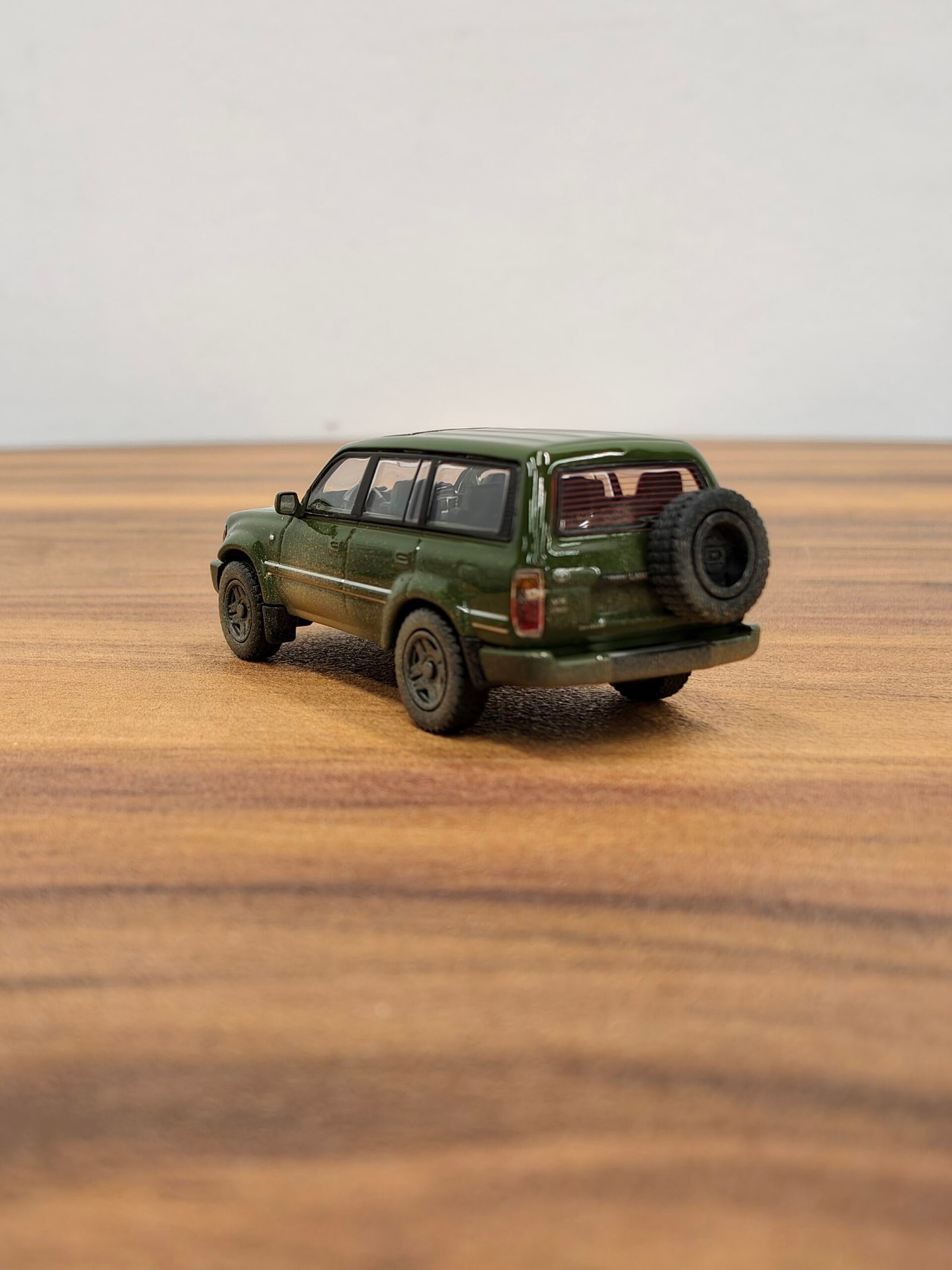 Toyota Land Cruiser LC80 1994 (Green) Scale 1/64 - Image 2