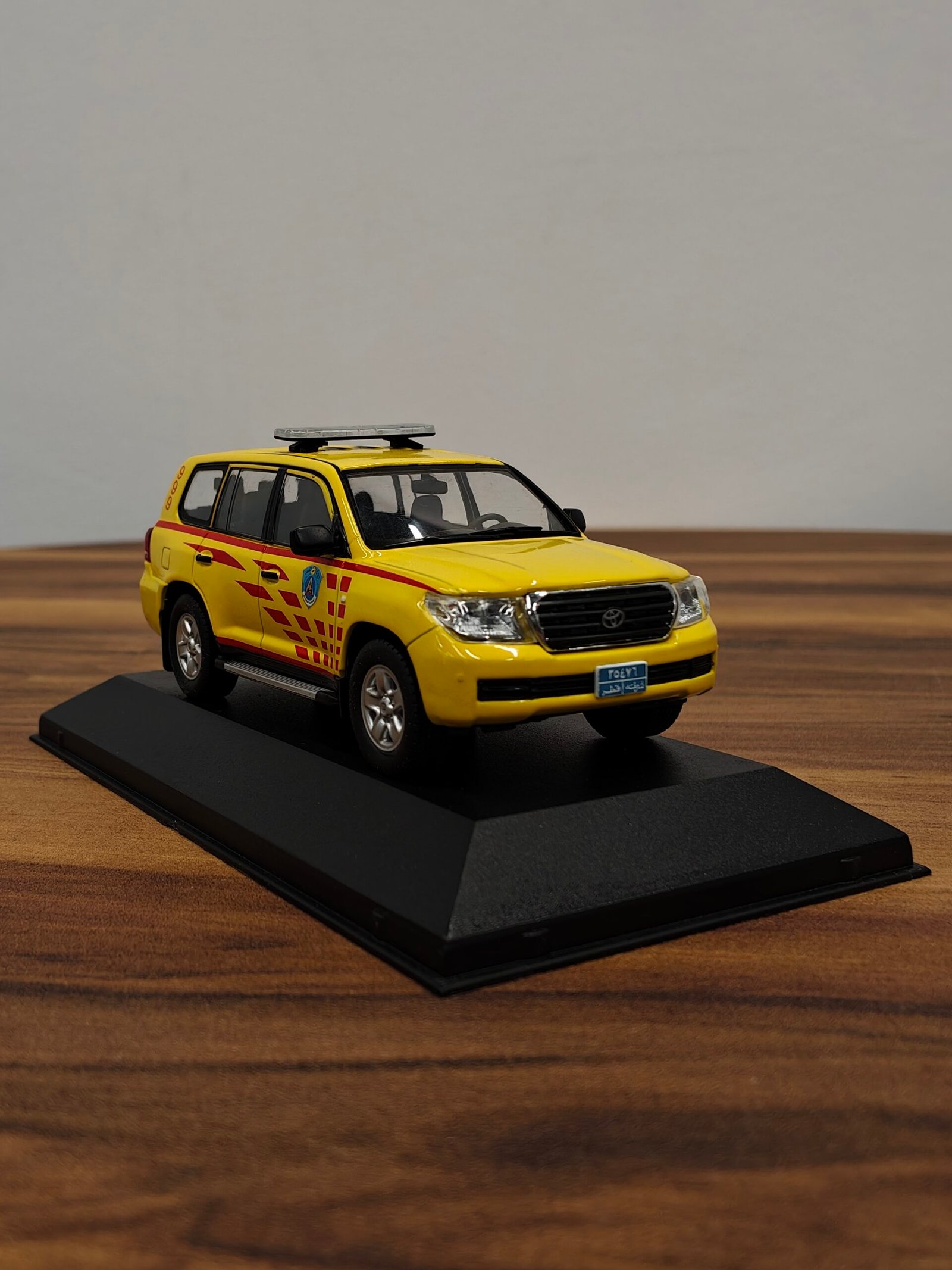 Toyota Land Cruiser 200 Qatar fire Brigade 2009 (Yellow) Scale 1/43 - Image 4