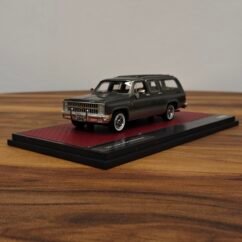 1981 Chevrolet Suburban 041/408 (Silver) Scale 1/43