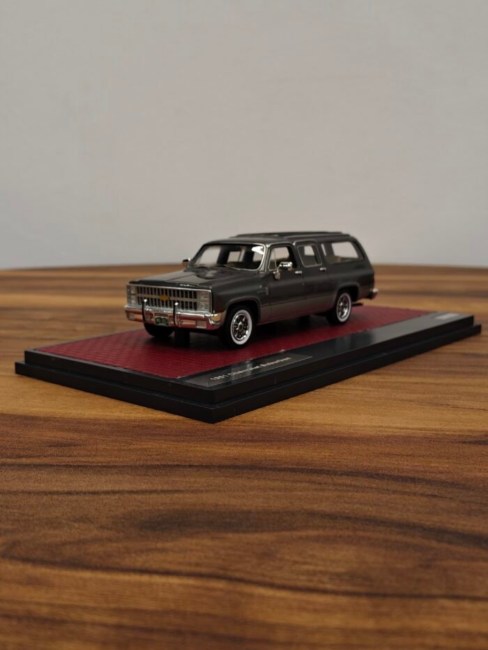 1981 Chevrolet Suburban 041/408 (Silver) Scale 1/43