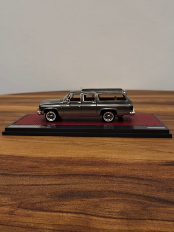 1981 Chevrolet Suburban 041/408 (Silver) Scale 1/43 - Image 3