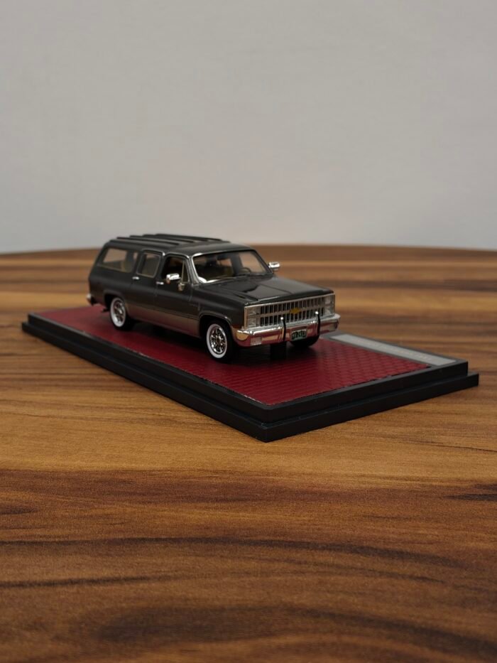 1981 Chevrolet Suburban 041/408 (Silver) Scale 1/43 - Image 4