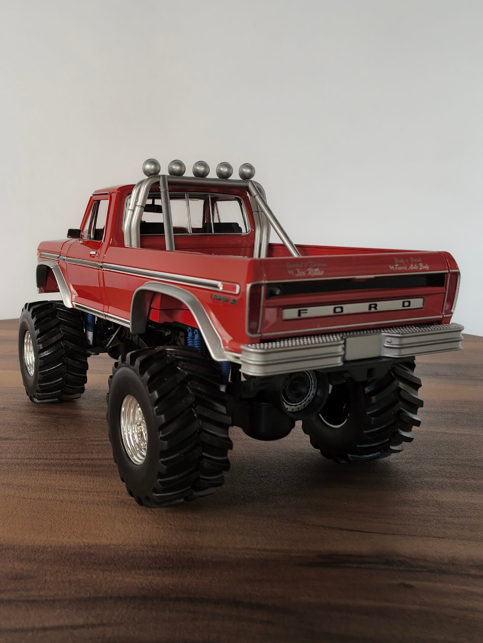 Godzilla 1974 Ford F-250 Monster Truck w/ 48-inch Tires (Red) Scale 1/18 - Image 2