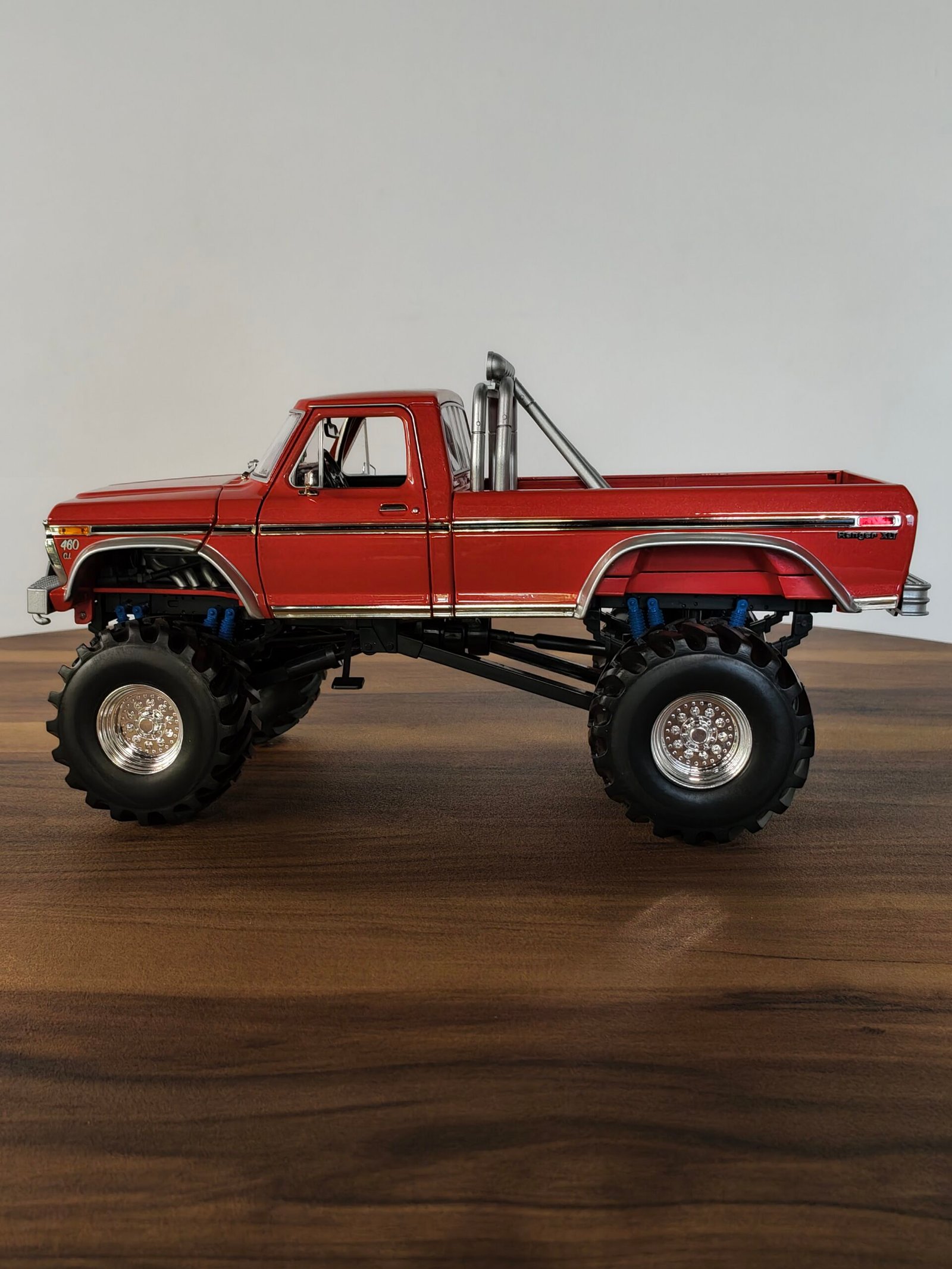 Godzilla 1974 Ford F-250 Monster Truck w/ 48-inch Tires (Red) Scale 1/18 - Image 3