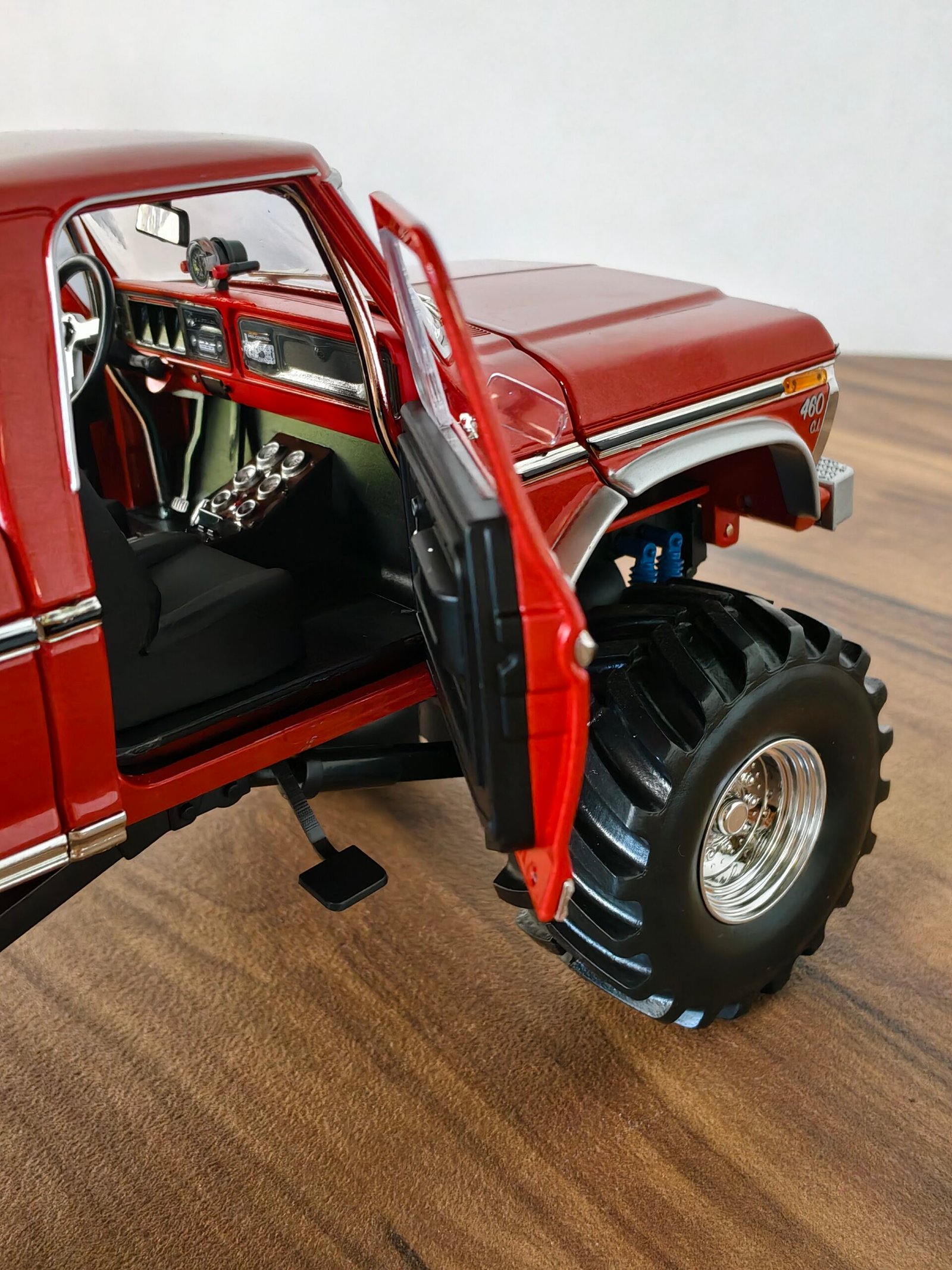 Godzilla 1974 Ford F-250 Monster Truck w/ 48-inch Tires (Red) Scale 1/18 - Image 6