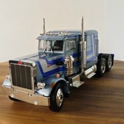 Road King Truck (Blue) Scale 1/18