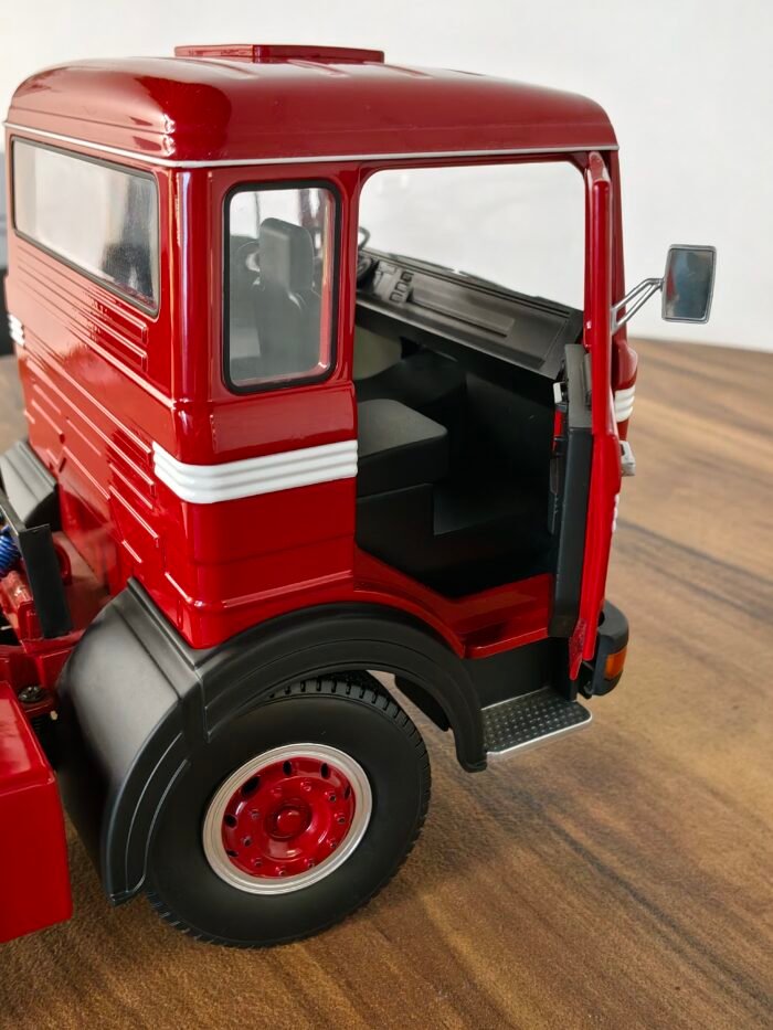 Road King Truck (Red) Scale 1/18 - Image 5