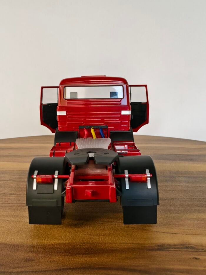 Road King Truck (Red) Scale 1/18 - Image 7
