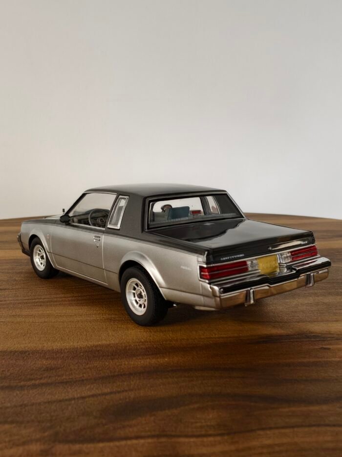 1987 Buick D48 Designer Series 4 Car Final Edition (Silver) 1:18 - Image 2