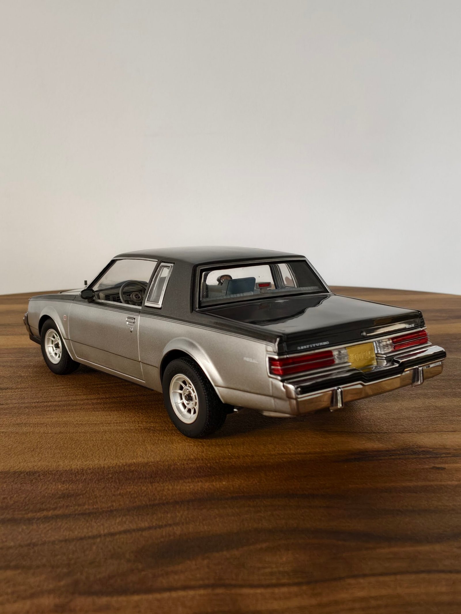 1987 Buick D48 Designer Series 4 Car Final Edition (Silver) 1:18 - Image 2