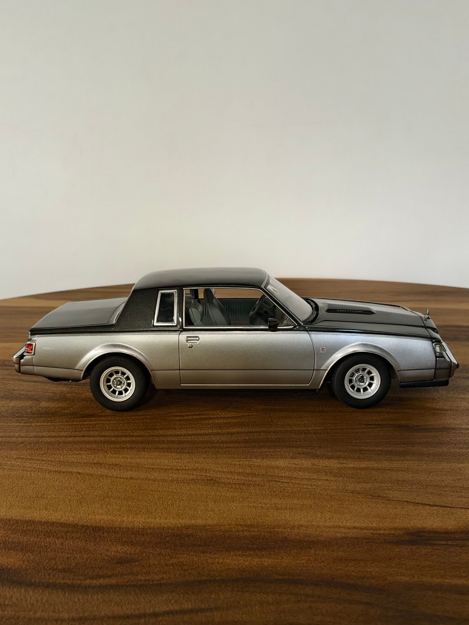 1987 Buick D48 Designer Series 4 Car Final Edition (Silver) 1:18 - Image 3
