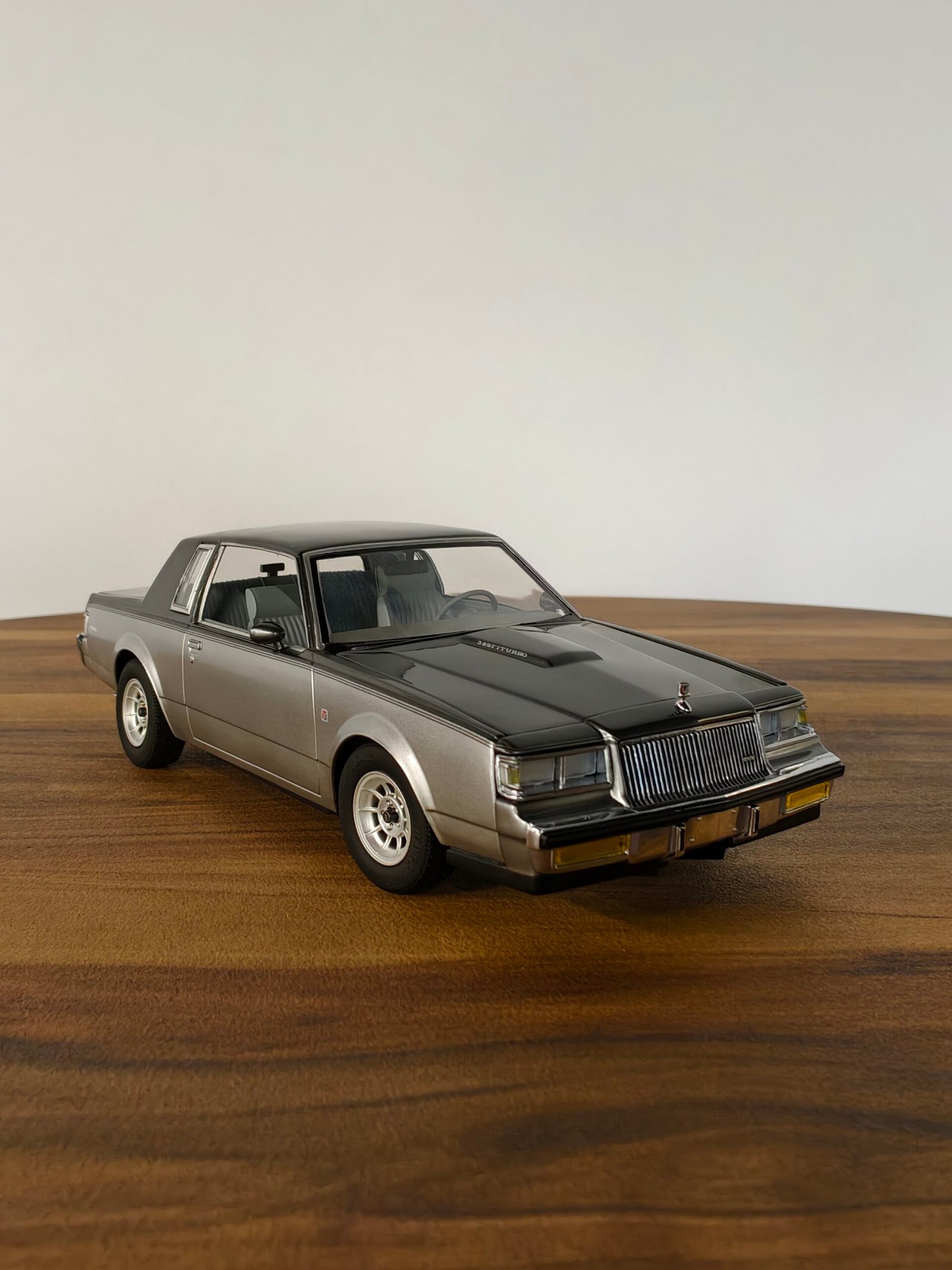 1987 Buick D48 Designer Series 4 Car Final Edition (Silver) 1:18 - Image 4