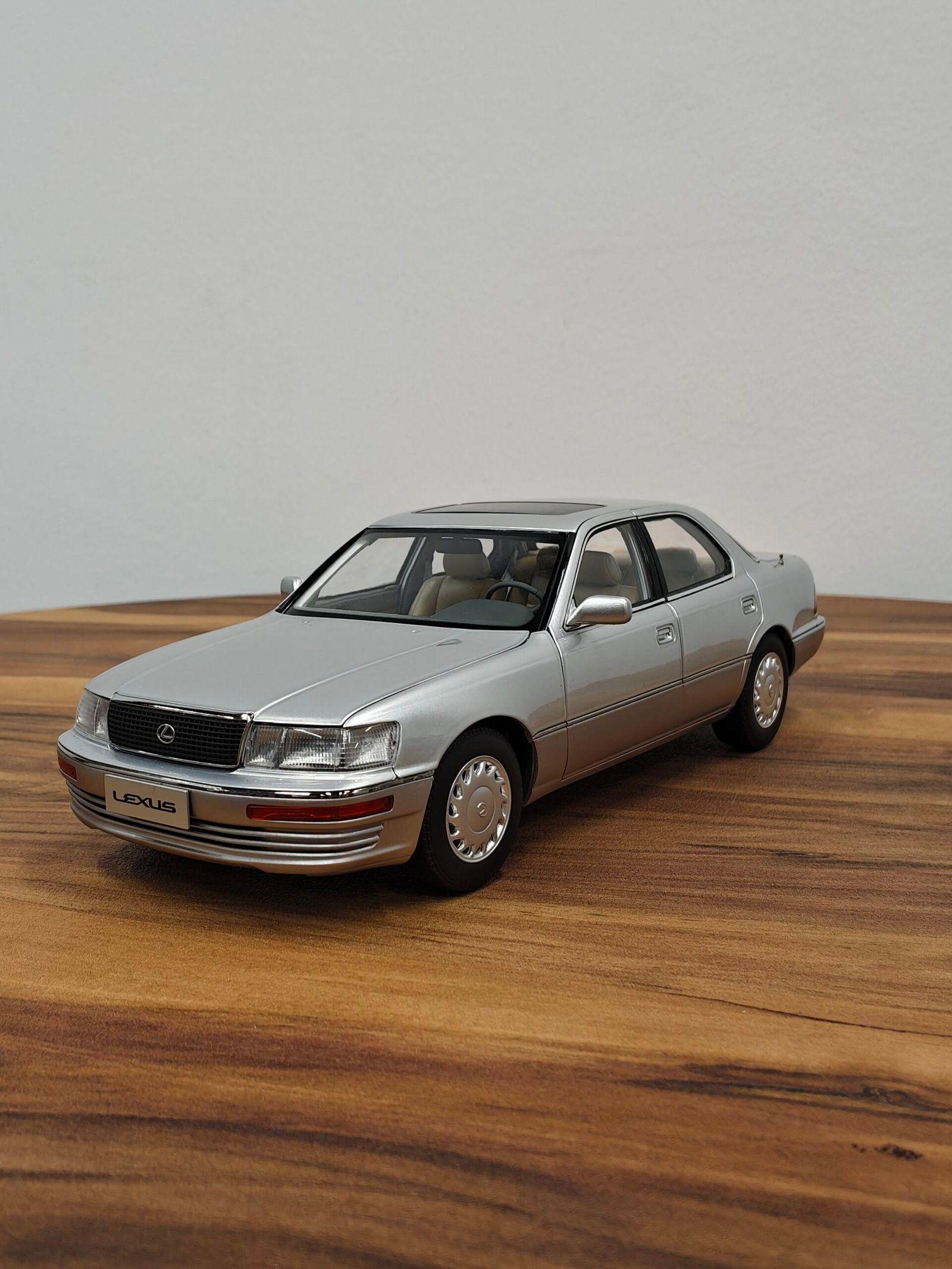 Lexus Ls400 (Silver) 1:18