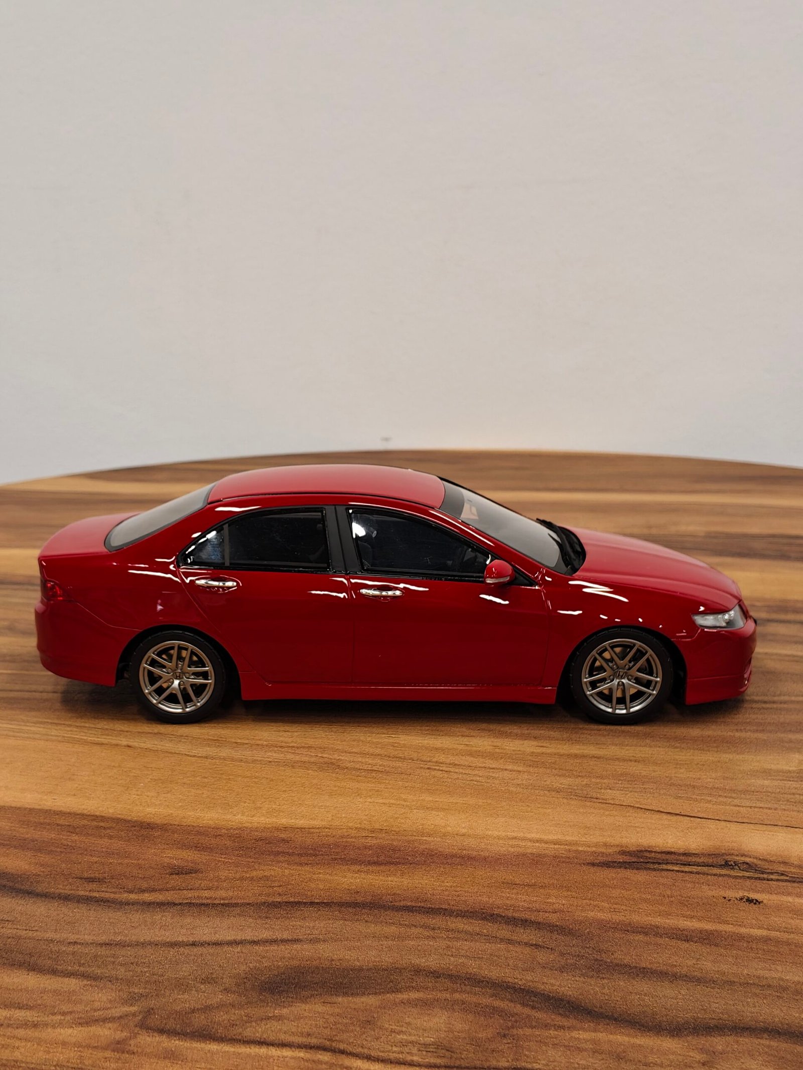 Honda Accord Euro R (CL7) Red 1:18 - Image 3