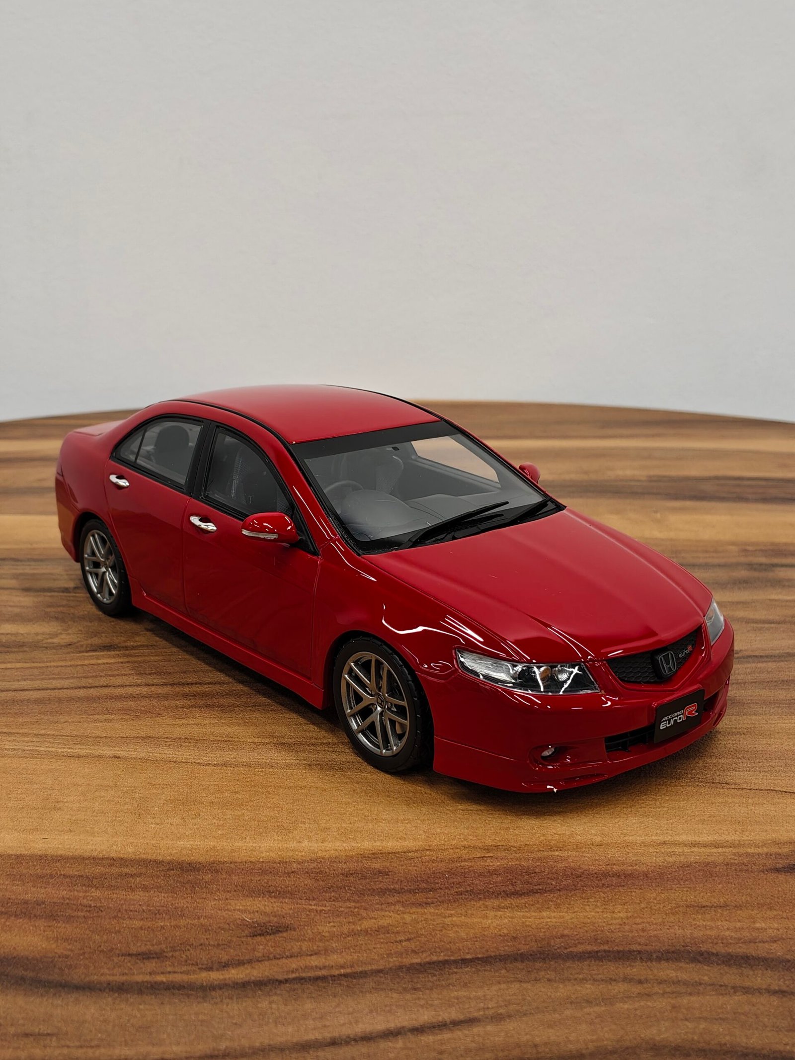 Honda Accord Euro R (CL7) Red 1:18 - Image 4