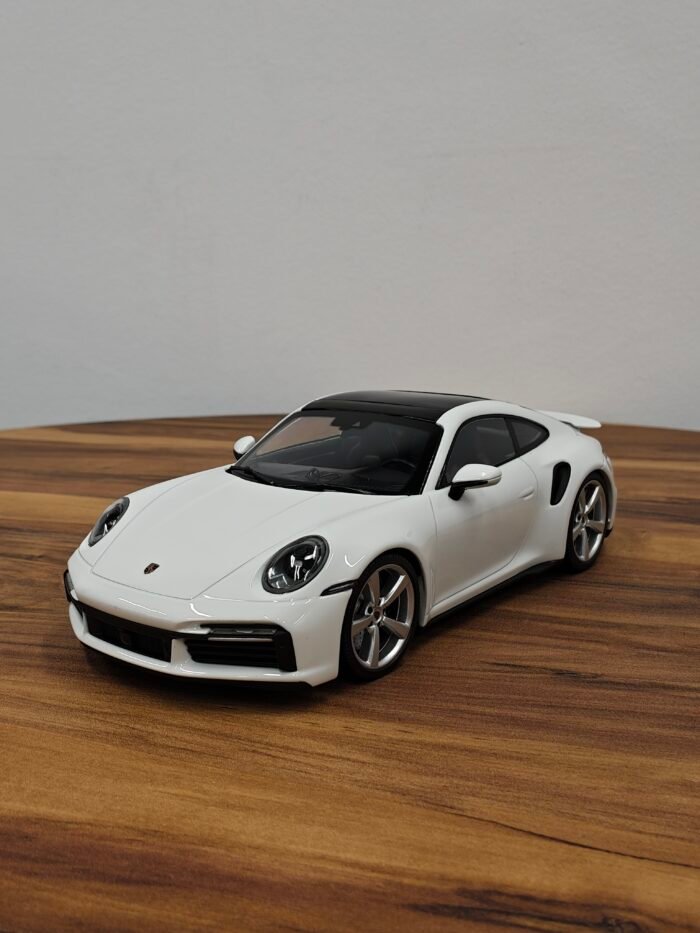 Porsche 911 Turbo S (White) Scale 1/18