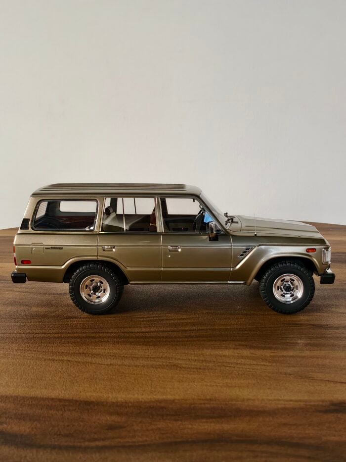 Toyota Land Cruiser 1987 J60 (Yellow) 1:18 - Image 3