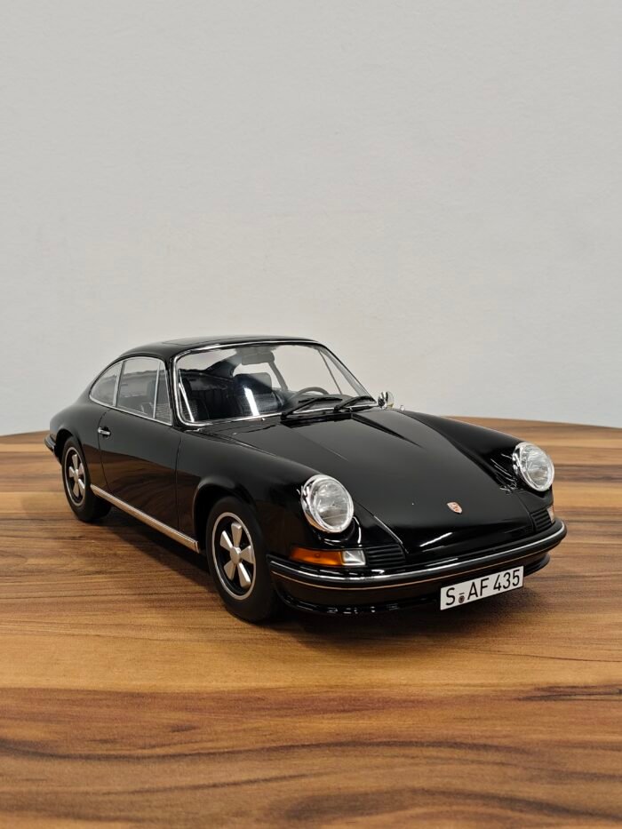 Porsche 911 S 1972 (Black) Scale 1/12 - Image 4