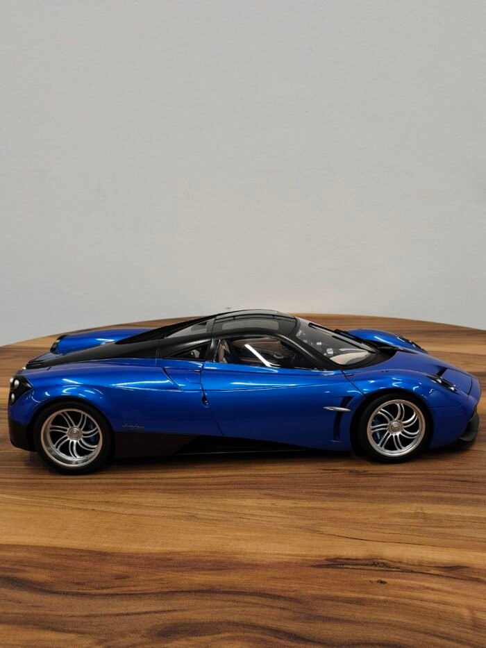Pagani Huayra (Blue) 1:12 - Image 3