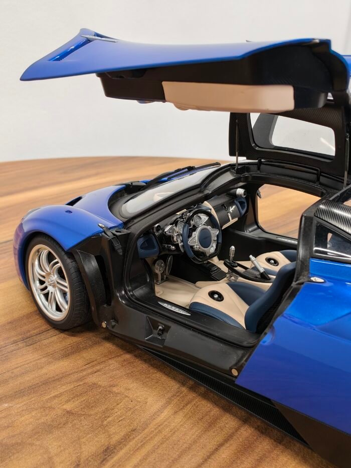 Pagani Huayra (Blue) 1:12 - Image 6