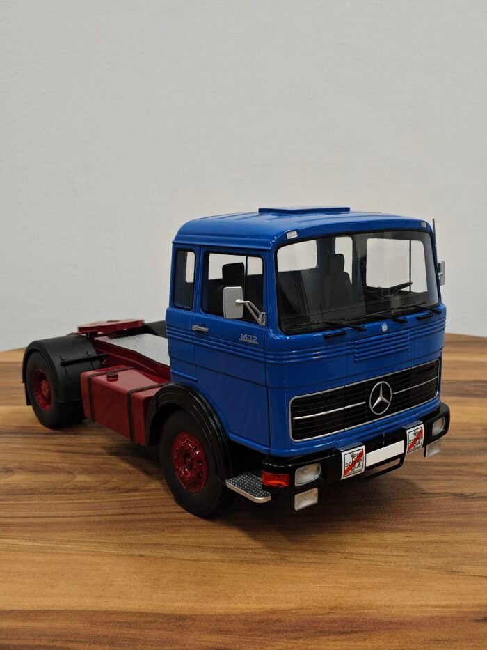 Road King Truck (Blue) Scale 1/18 - Image 4