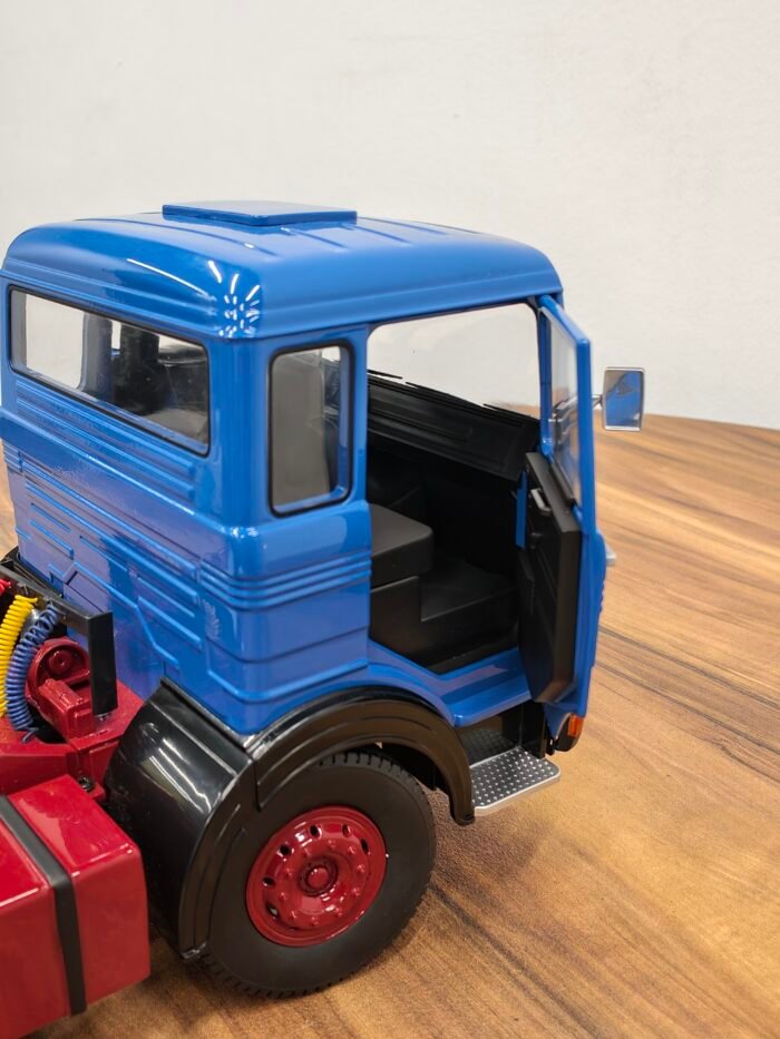 Road King Truck (Blue) Scale 1/18 - Image 6