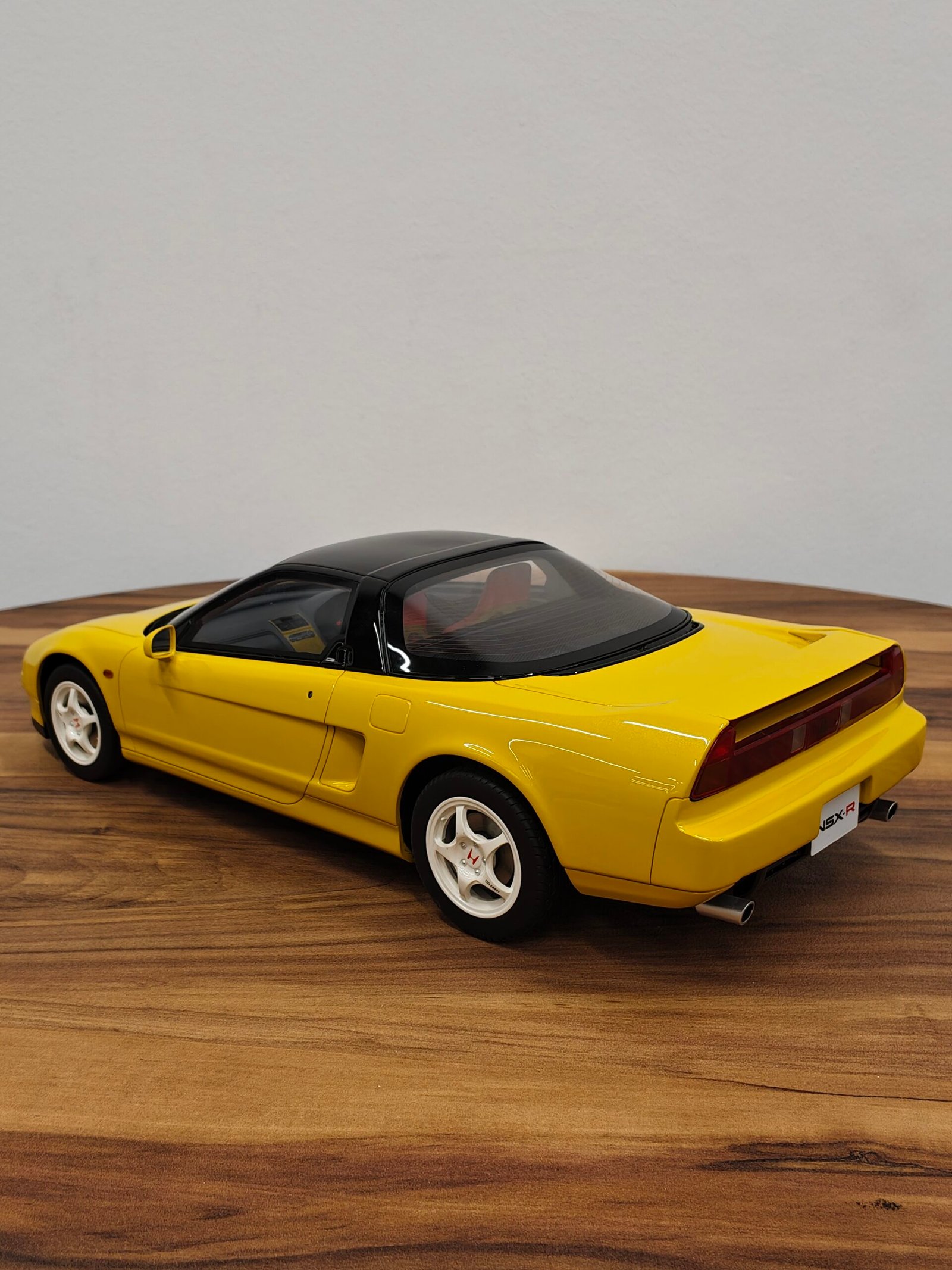 Honda NSX Type R (Yellow) Scale 1/12 - Image 2