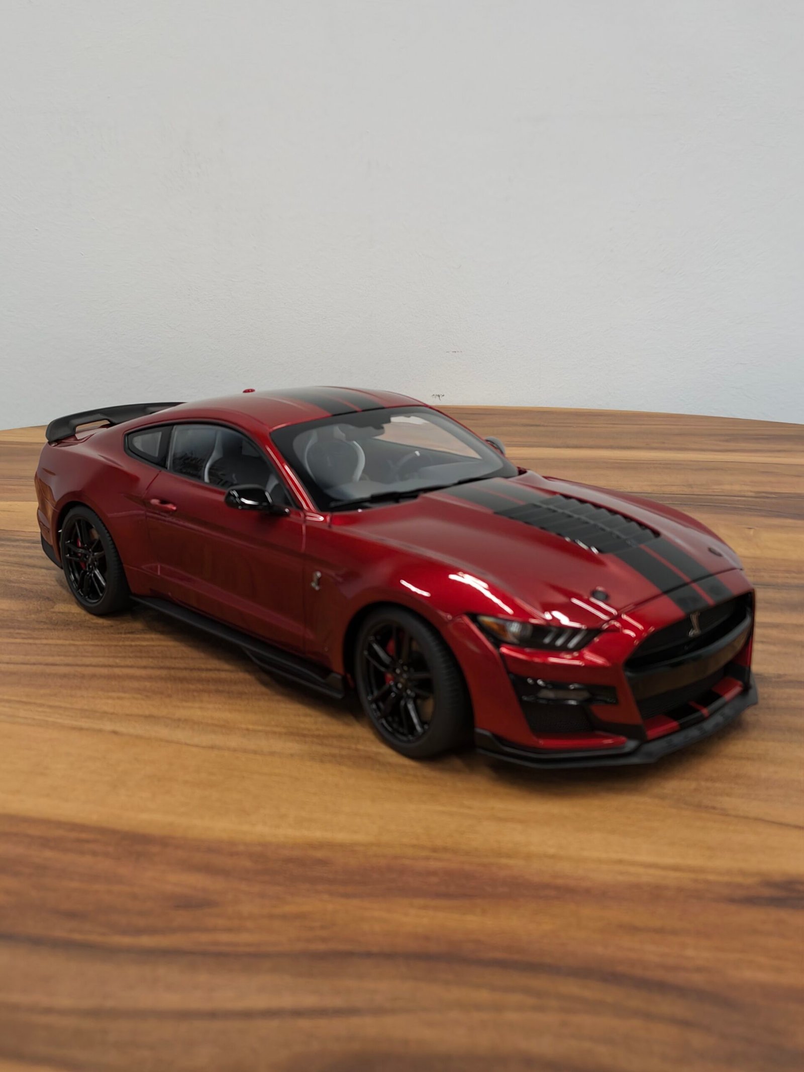 Ford Mustang Shelby GT500 (Rapid Red) Scale 1/18 - Image 4