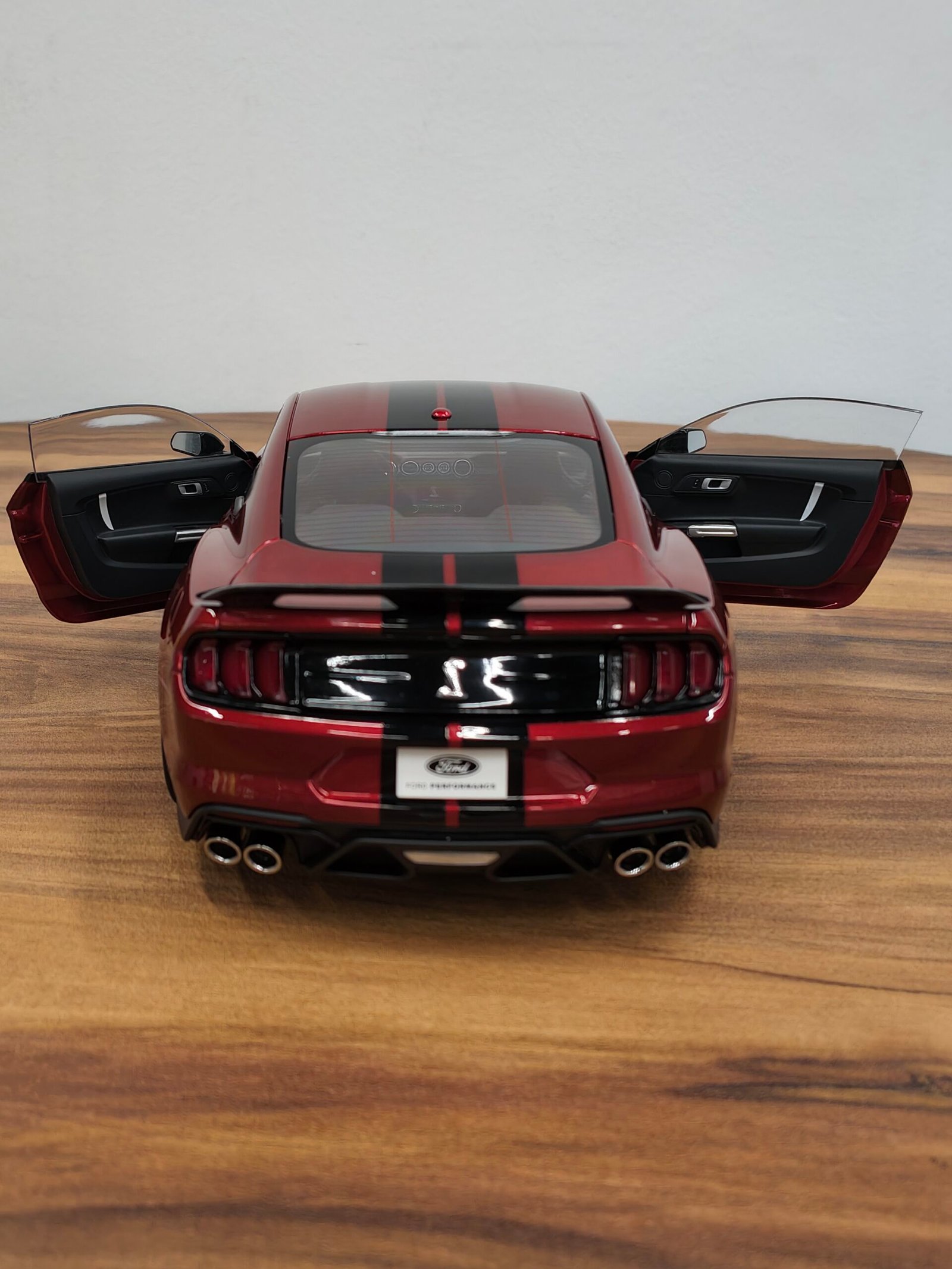 Ford Mustang Shelby GT500 (Rapid Red) Scale 1/18 - Image 8
