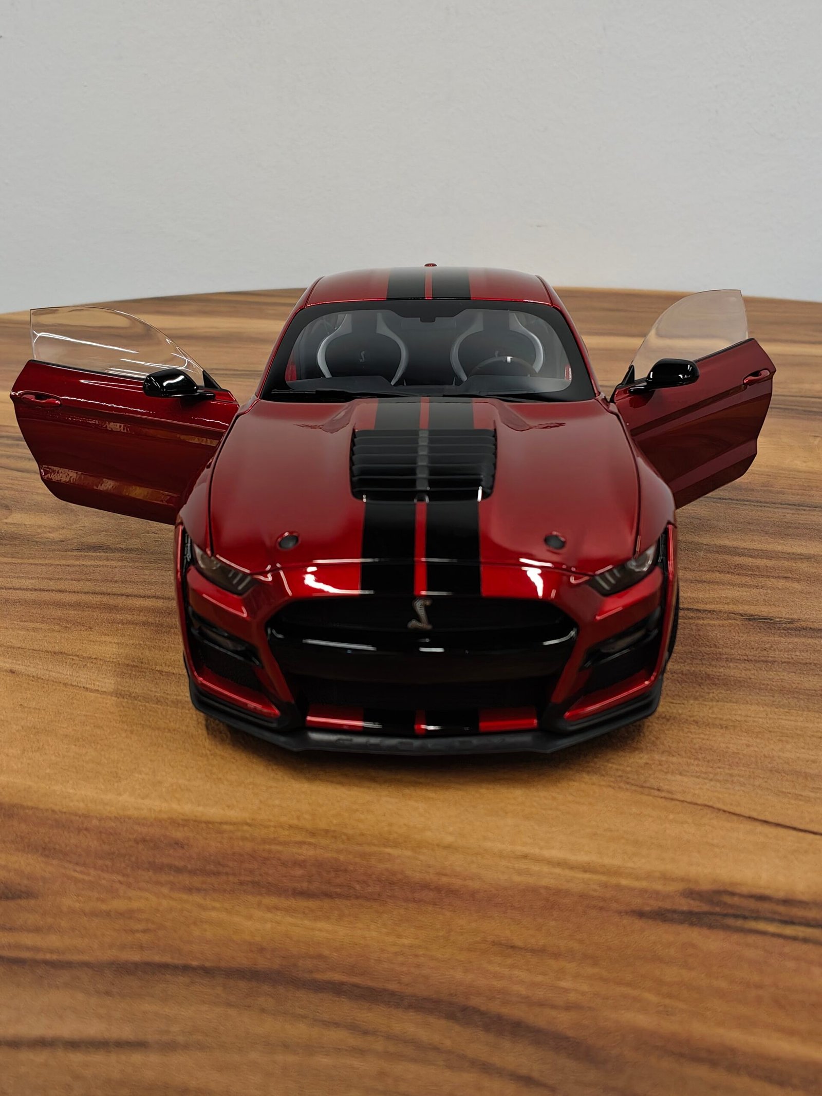 Ford Mustang Shelby GT500 (Rapid Red) Scale 1/18 - Image 9